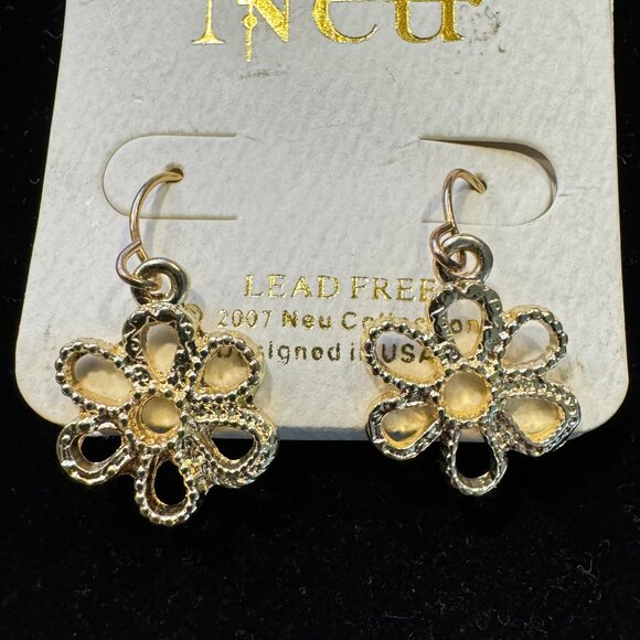 Flower Earrings   - Picture 3 of 4